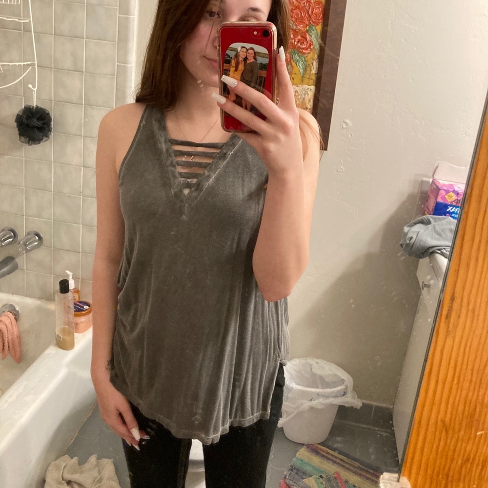 V neck tee